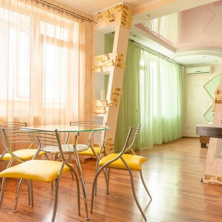 Big Studio Apartment Near River Mall Kiev Luaran gambar