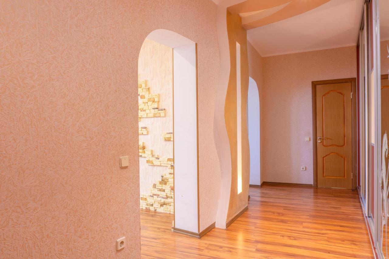 Big Studio Apartment Near River Mall Kiev Luaran gambar